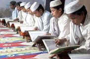 تعلیم القرآن مجاناً لجذب أبناء مالیزیا إلی المساجد 