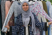 مسلمة أمریکیة تفتتح خطّ إنتاج للملابس الإسلامیة في نیویورك
