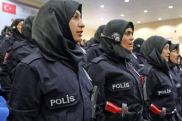 تركيا تسمح للمرأة الشرطية بارتداء الحجاب