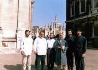 ﻿کمبریج انگلستان  کیز کالج
حجت الاسلام عراقی، حجت الاسلام مِسچی، استاد و حجت الاسلام صاحب الفص ول
