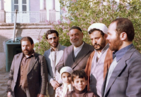 ﻿از راست به چپ:1- علی انصاریان، 2- استاد، 3- جاج محمد باقر(پدر استاد)، 4- ابراهیم انصاریان، 5- اسماعیل انصاریان