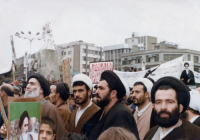 ﻿شرکت در تظاهرات علیه حکومت پهلوی