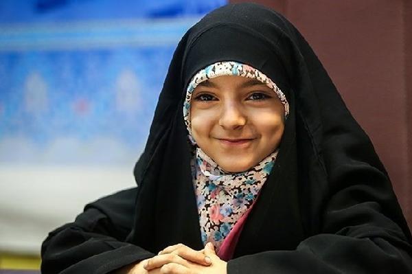 إيفاد الطفلة الايرانية "حنانة خلفي" الى مسابقة القرآن بدبي  