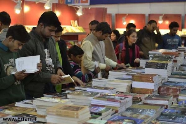  إهداء نسخ القرآن مجاناً في المعرض الدولي للكتاب في الهند